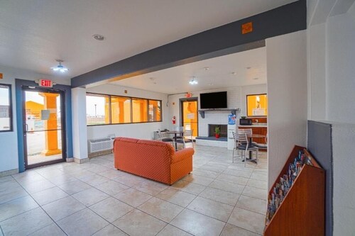 Your Stay Near LE Ramey Golf In A Pet Allowed Room With Free Parking