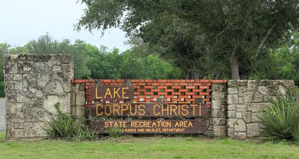 Relax Near Lake Corpus With Attractions & Free Guest Parking