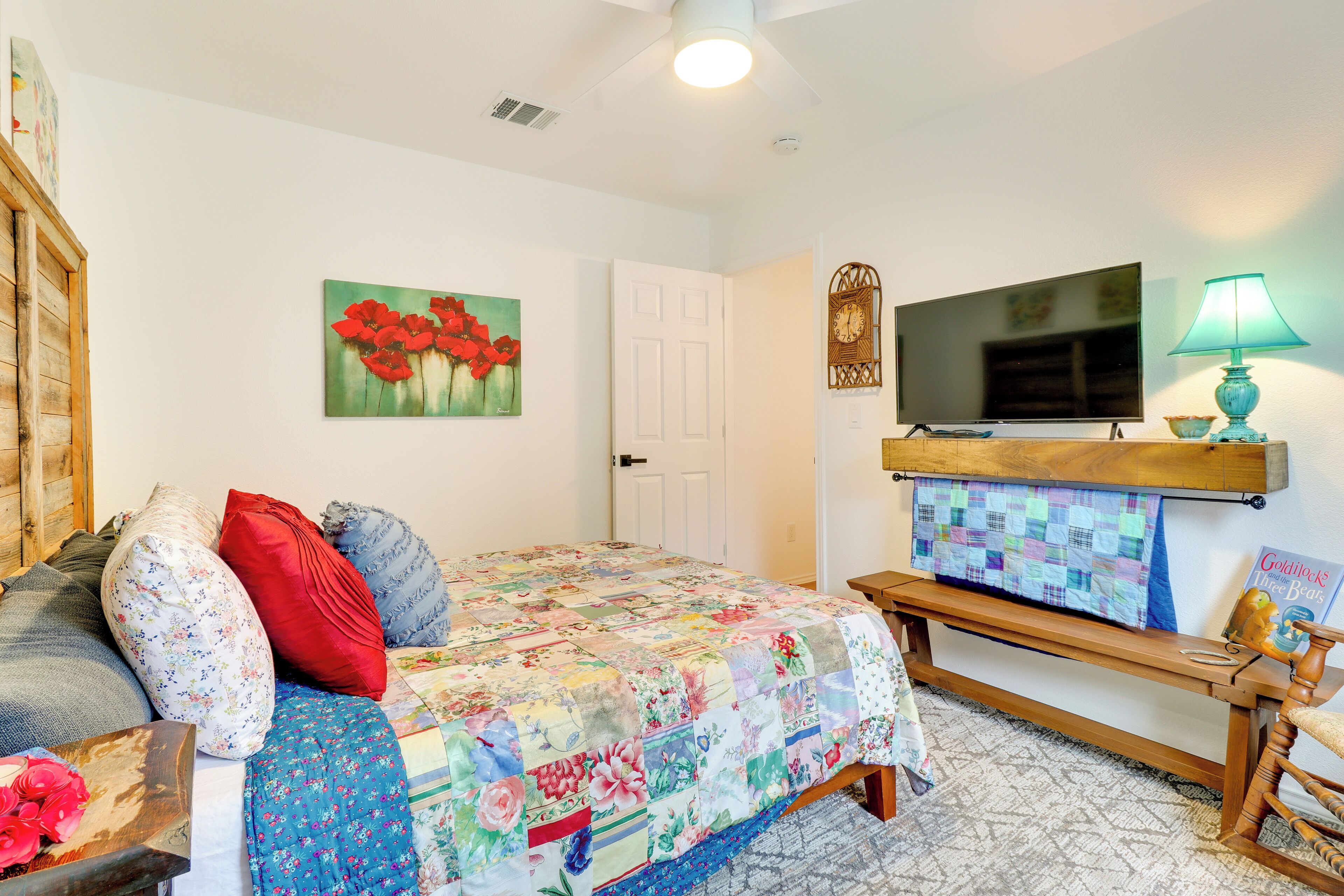 House (3 Bedrooms) | Interior