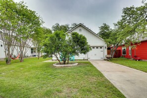 House (3 Bedrooms) | Interior - Contemporary Home - 1 Mi to Georgetown Square (Georgetown)