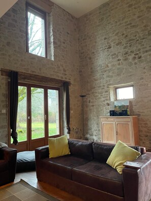 Living area - Barn with beautiful spaces in the Plateau de Millevaches Nature Reserve (Viam- france)