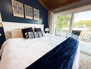 3 bedrooms, desk, iron/ironing board, travel crib - Near Paradise-3BD/2BA/Dock/Deck/Firepit/Kayaks-7PP (Sunrise Beach)