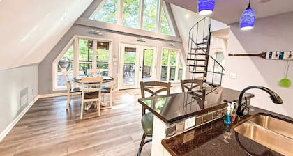Private Lakefront Home w/Dock/Kayaks/4BD/2BA-12PP
