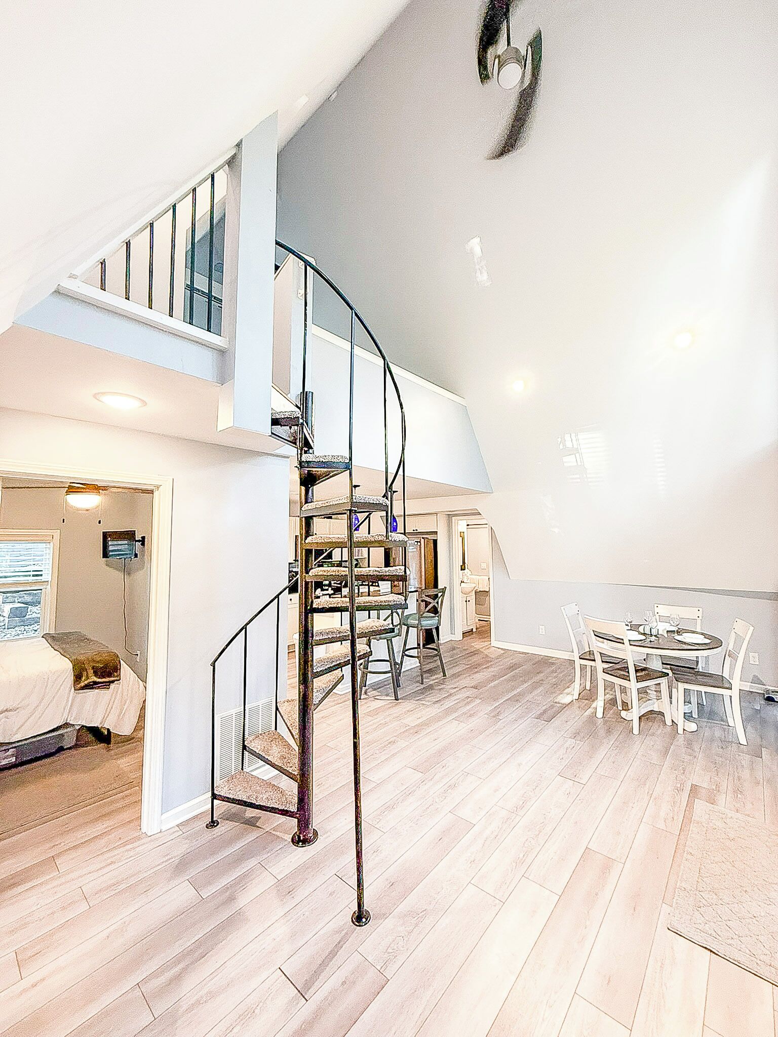 4 slaapkamers, een strijkplank/strijkijzer, gratis wifi, beddengoed