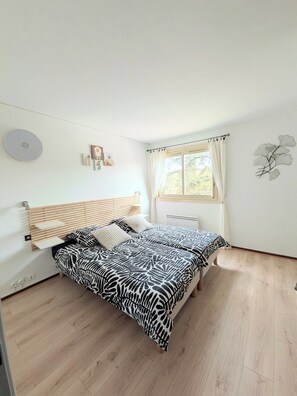 1 habitación, tabla de planchar con plancha, wifi gratis y ropa de cama 
