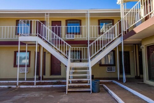 King Bed Unit W/ Parking Near Trails And Gloss Mountain Adventures