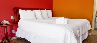 King Bed Unit W/ Parking Near Trails And Gloss Mountain Adventures