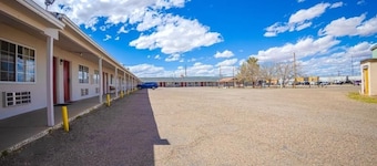 Enjoy Free Parking Room Near Lordsburg Museum Exhibits