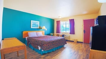 Tabla de planchar con plancha, wifi gratis, ropa de cama