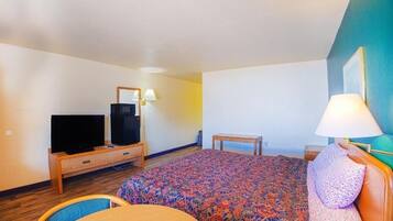 Tabla de planchar con plancha, wifi gratis y ropa de cama