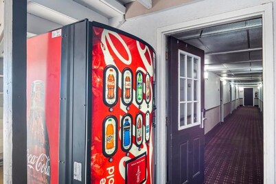 Delight In Dodge Room With Parking And Near Attractions