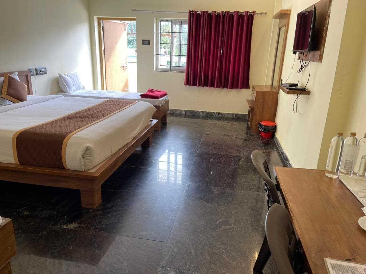 Basic Quadruple Room | Desk, laptop workspace, soundproofing, free WiFi