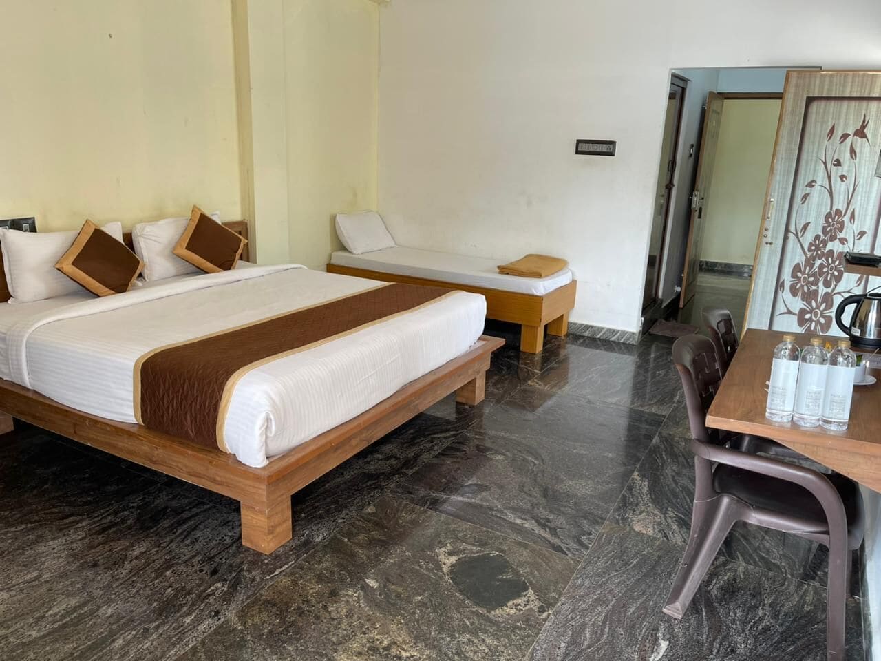 Deluxe Triple Room | Desk, laptop workspace, soundproofing, free WiFi