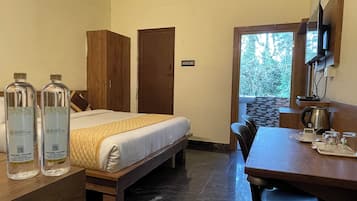 Standard Double Room | Desk, laptop workspace, free WiFi