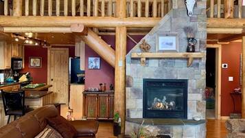 Televisión y chimenea