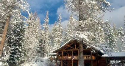 Fantastic log home 10 minutes from the west entrance of Glacier National Park