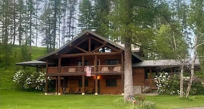 Fantastic log home 10 minutes from the west entrance of Glacier National Park