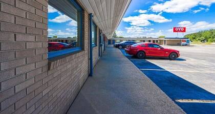 Stay near Mill Creek Preserve with Free Parking and Pet-Friendly Unit