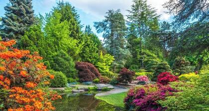 Affordable Room Near Scenic Gene Coulon Beach Park – Just 2.7 Miles!