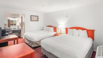 Tabla de planchar con plancha, wifi gratis y ropa de cama