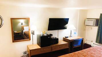 Iron/ironing board, free WiFi, bed sheets