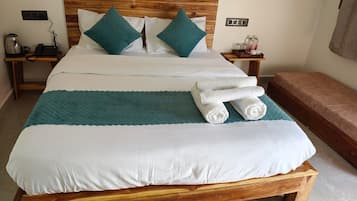 Habitación triple, aire acondicionado | Escritorio, espacio para trabajar con laptop y wifi gratis