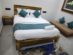 Triple Room, Air conditioning | Desk, laptop workspace, free WiFi