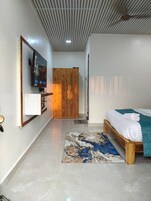 Desk, laptop workspace, free WiFi