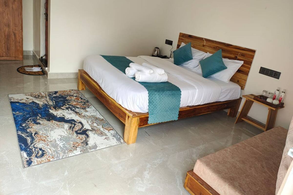 Triple Room, Air conditioning | Desk, laptop workspace, free WiFi