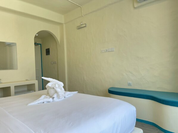 Deluxe Double Room, Balcony, City View | In-room safe, iron/ironing board, free WiFi