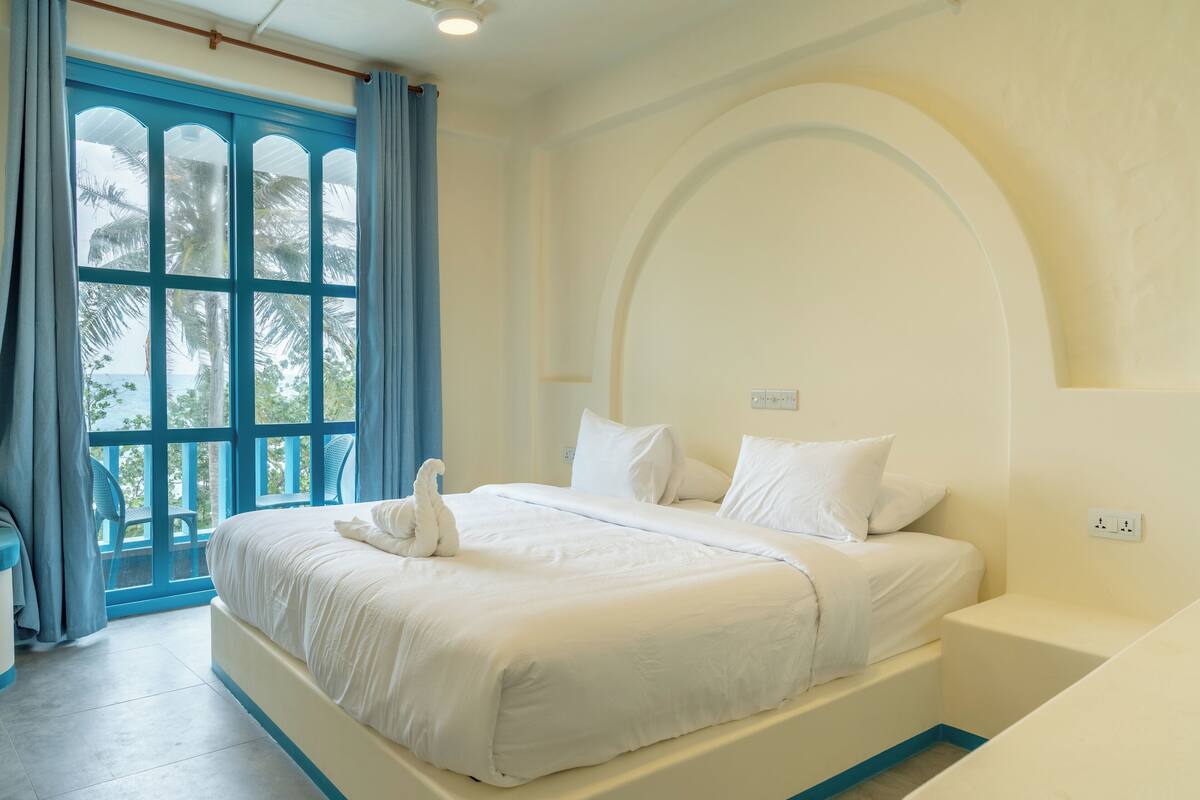 Deluxe Double Room, Balcony, Sea View | In-room safe, iron/ironing board, free WiFi