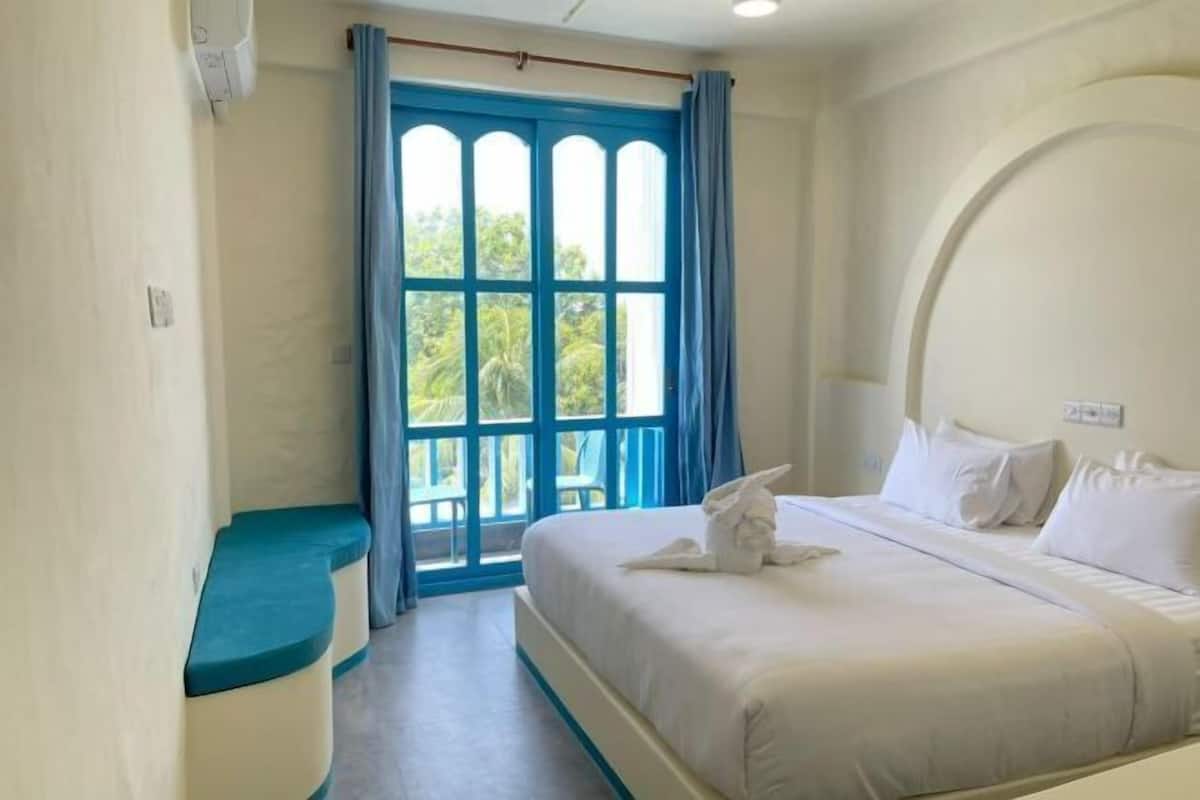 Ropa de cama de alta calidad, colchones con efecto memoria y minibar