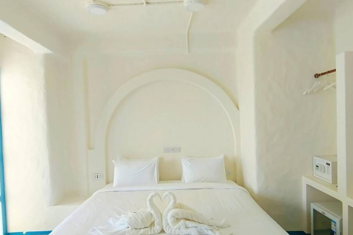 Superior Double or Twin Room, Balcony, Sea View | In-room safe, iron/ironing board, free WiFi