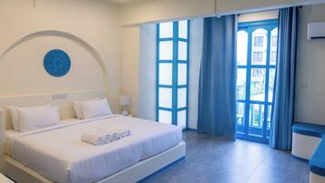 Superior kamer, 1 twee- of 2 eenpersoonsbedden, balkon, uitzicht op de stad | Luxe beddengoed, bedden met traagschuimmatrassen, een minibar