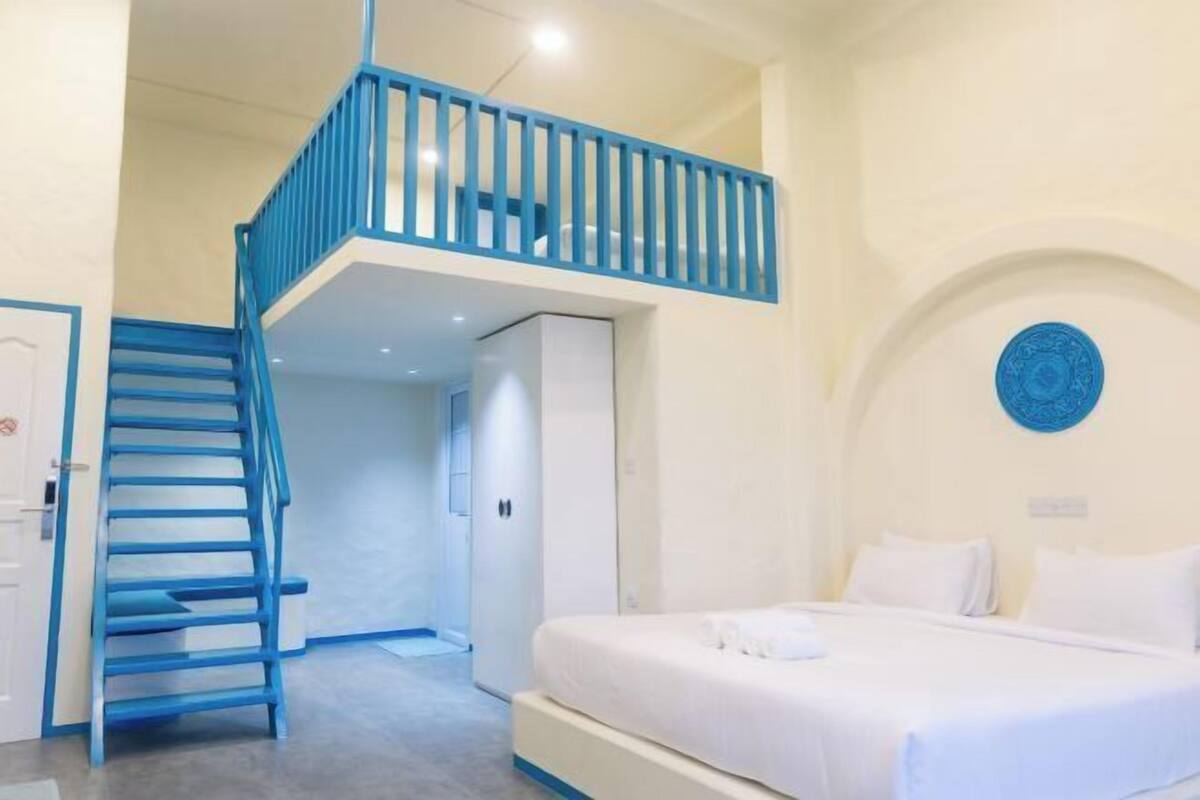 Ropa de cama de alta calidad, colchones con efecto memoria y minibar