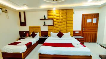 Family Room, Air conditioning | Desk, laptop workspace, rollaway beds, free WiFi