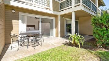 Condo, 2 habitaciones | Restaurante al aire libre