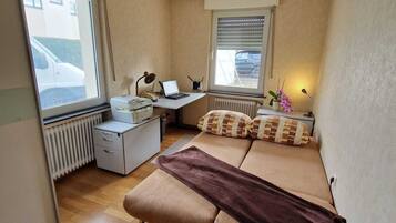 2 bedrooms, iron/ironing board, WiFi, bed sheets