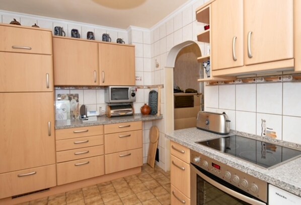 ميكروويف، فرن، موقد طهي مسطح، غسالة أطباق