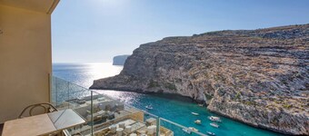 Stylish Apartment - Breathtaking Views in Xlendi