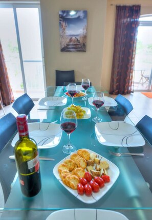 House - Spacious Apartment With Pool in Misrah Simar Qala (Qala)
