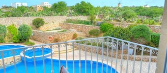 Spacious Apartment With Pool in Misrah Simar Qala