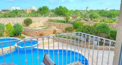 Spacious Apartment With Pool in Misrah Simar Qala