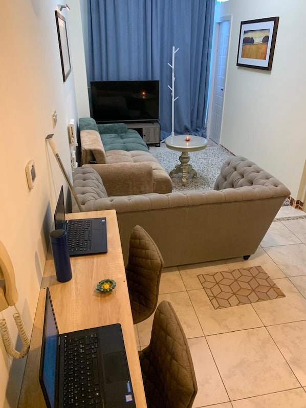 Dormitório compartilhado conforto, sacada, vista para o canal | Área de estar