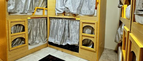Dormitorio compartido Confort, balcón, vistas al canal | Wifi gratis