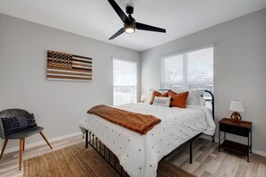 3 chambres, fer et planche à repasser, accès au Wi-Fi (inclus)