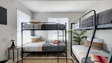 3 bedrooms, iron/ironing board, free WiFi, bed sheets