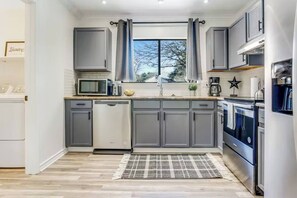 Fridge, microwave, oven, stovetop - Kalahari | Dell Diamond | Round Rock (Round Rock)