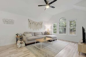 Smart TV, offices - Summer Special 30Day | 15min SoCo | 20min COTA (Austin)