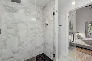 Hårtørrer, håndklæder